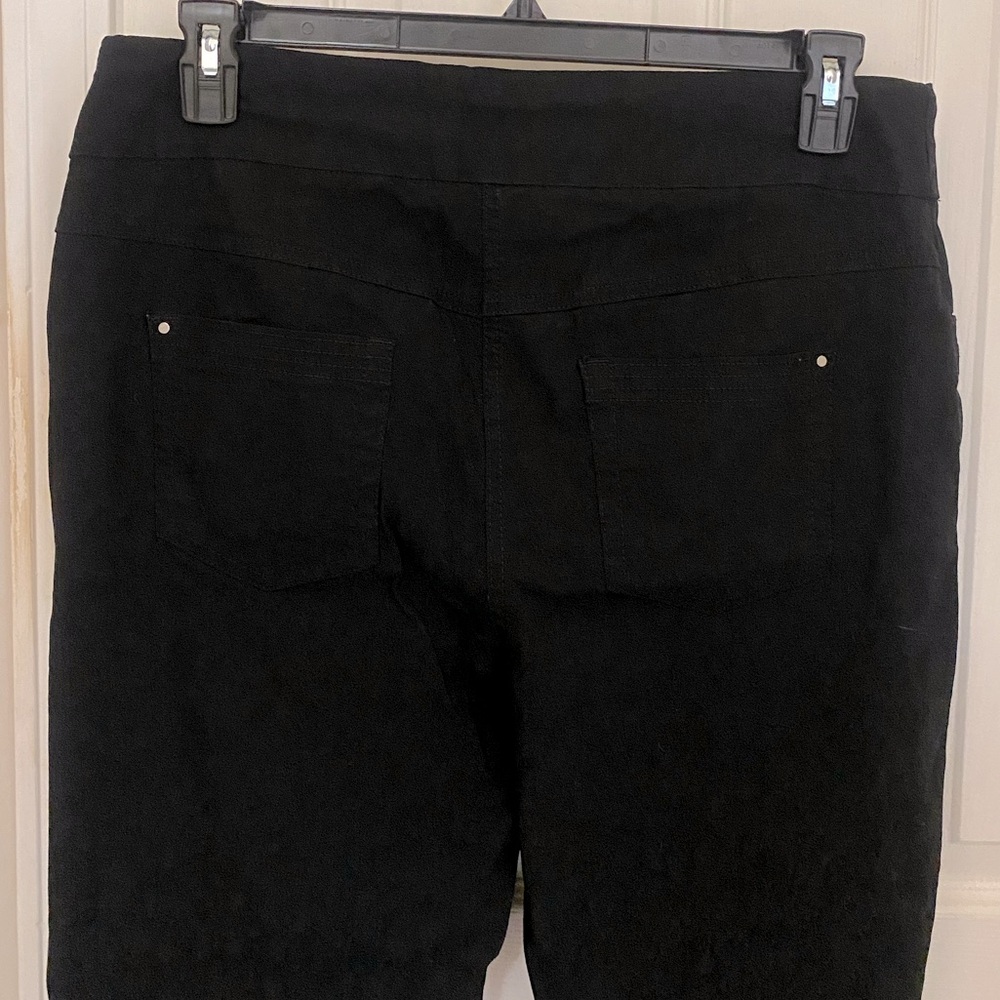 Westbound Woman Capri Pull-On Pants in Black - Picture 7 of 9
